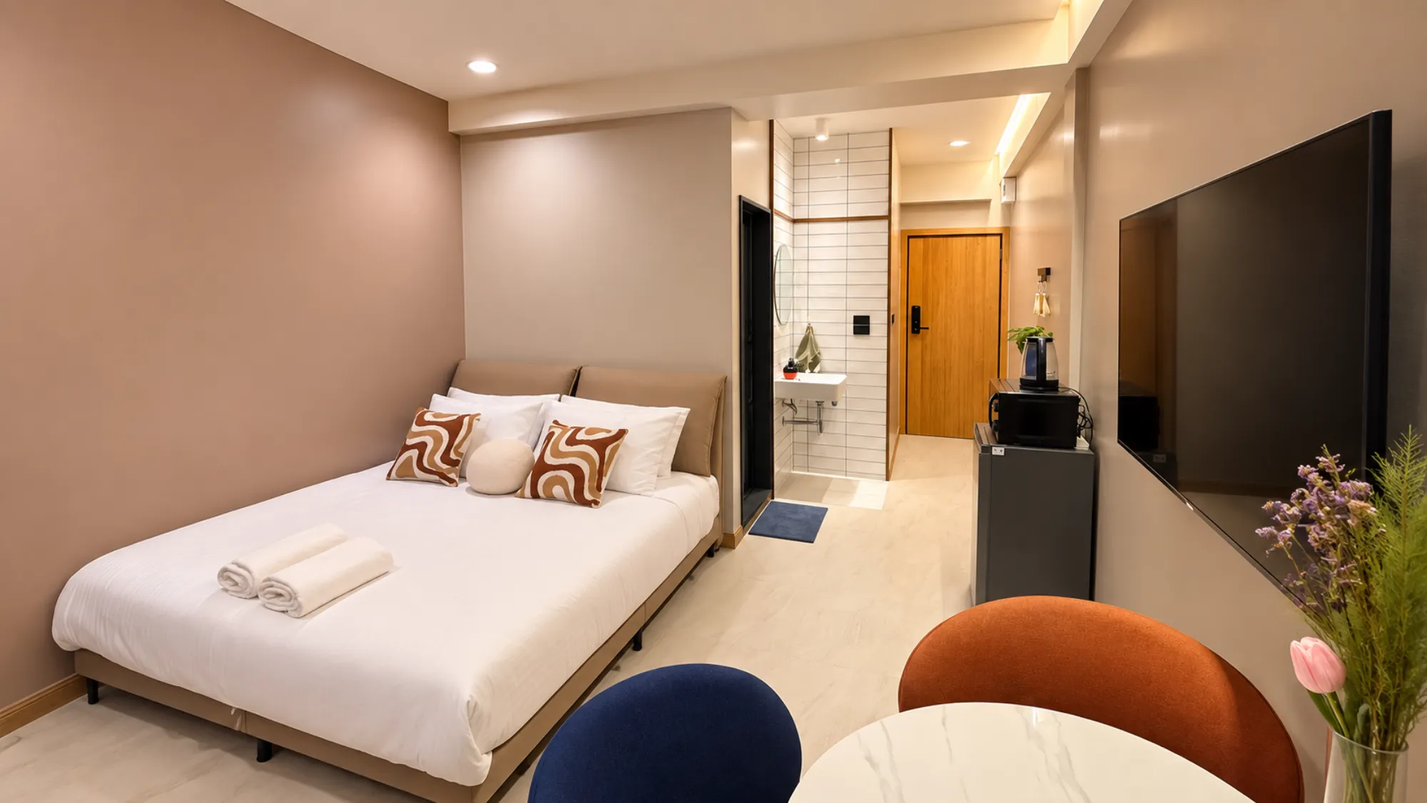R4 Deluxe Balcony Room at CozyOnTop Ekkamai 42 — photo 4