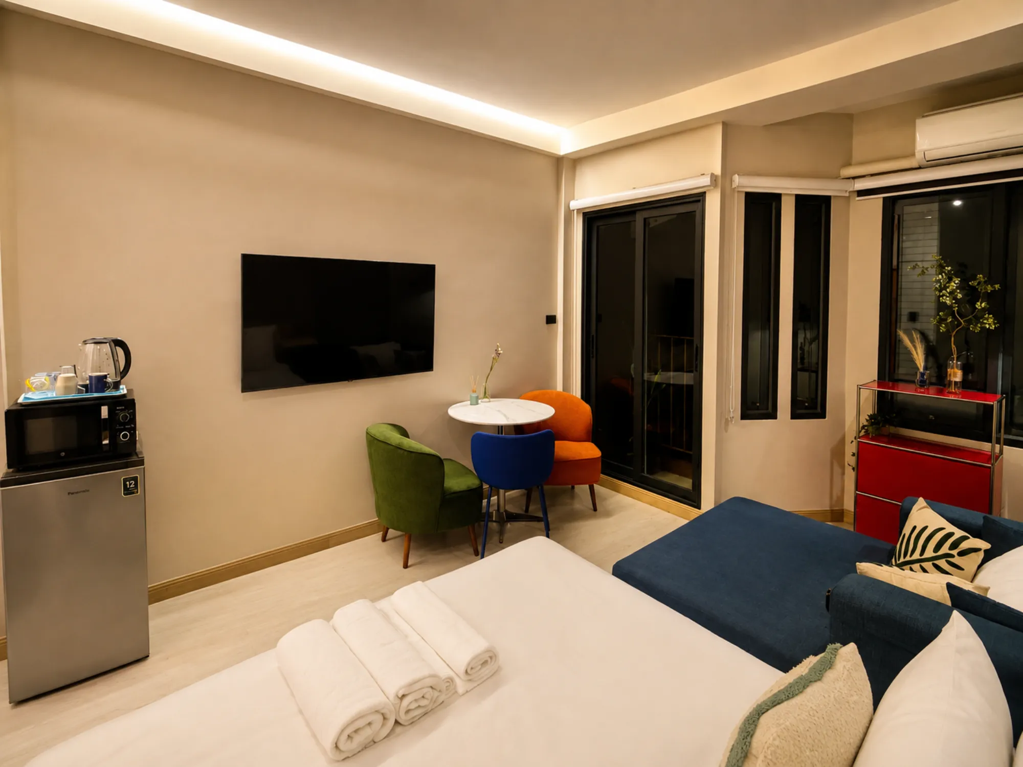 R6 Deluxe Balcony Room at CozyOnTop Ekkamai 42 — photo 1