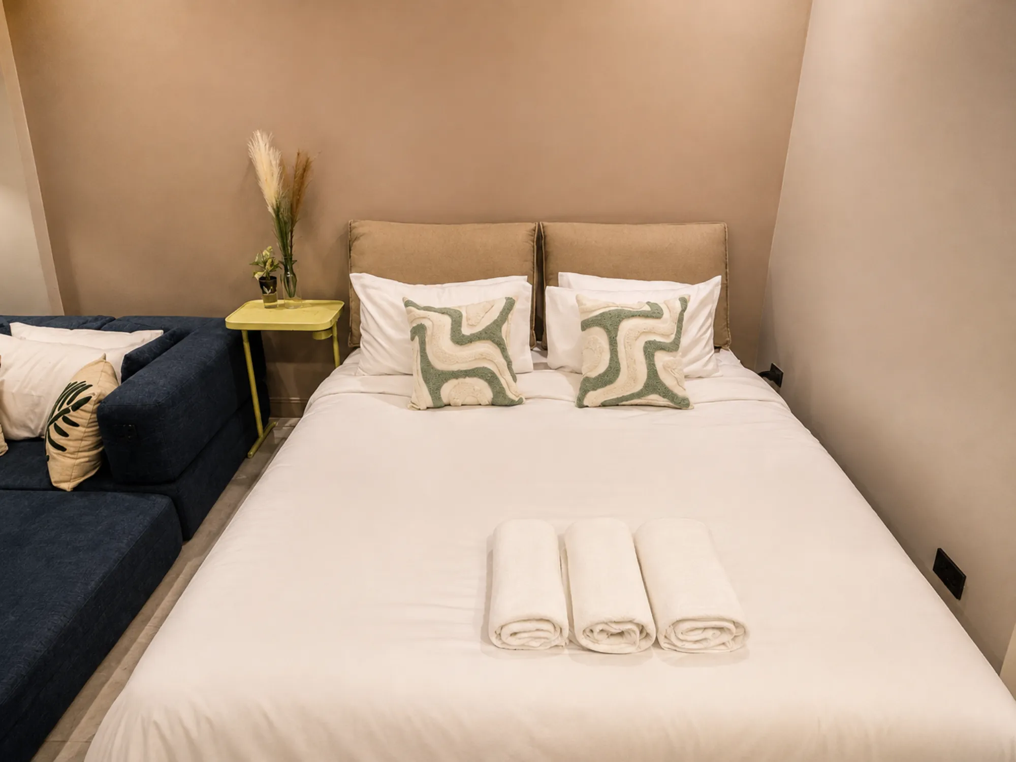 R6 Deluxe Balcony Room at CozyOnTop Ekkamai 42 — photo 2